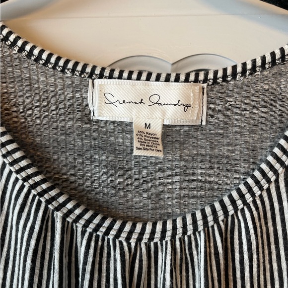 FRENCH LAUNDRY black and white striped top 3/4 sleeves with button detail Sz M - Picture 2 of 3